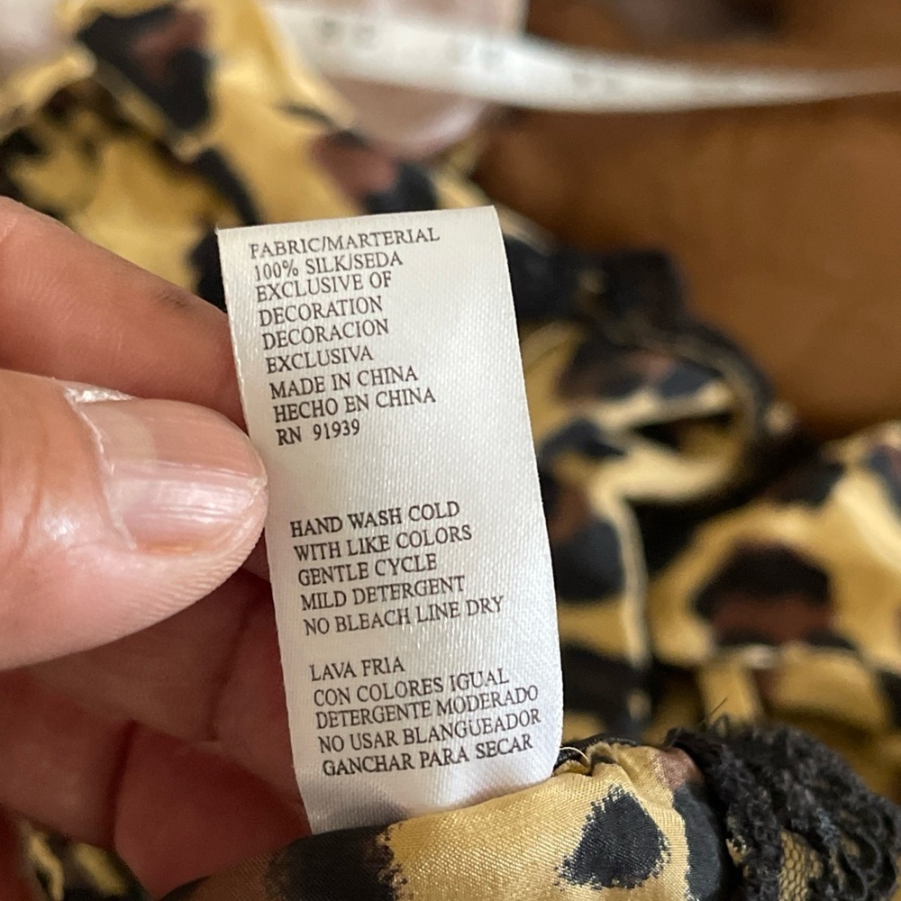 Silkscreen sleepwear set Women's
100% Silk Size large - Picture 5 of 13
